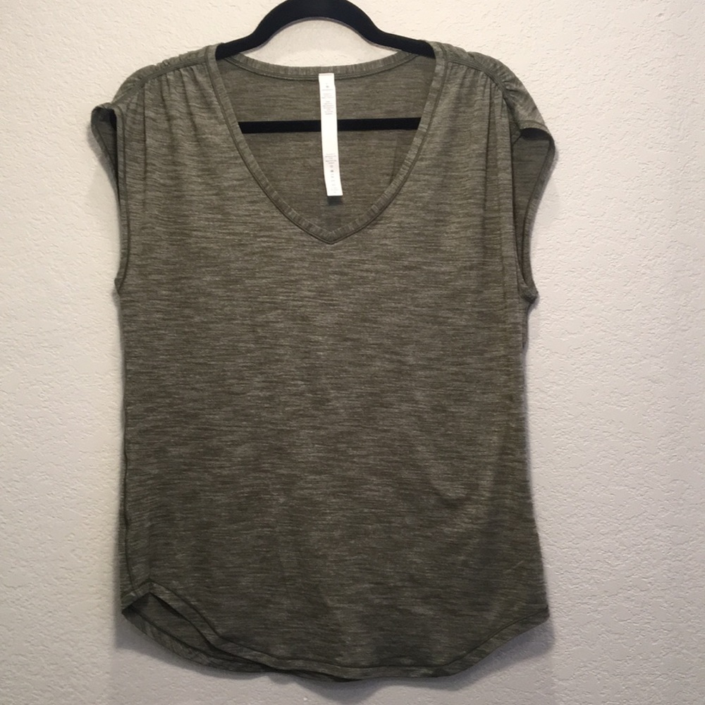 Lululemon women’s t shirt size 8